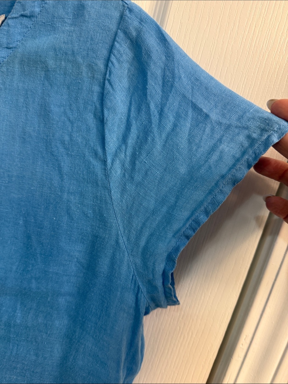 C&C California Sky Blue Linen Short Sleeve with Back Button Detail - Picture 4 of 10